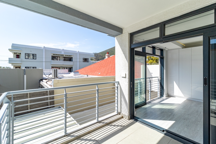 To Let 1 Bedroom Property for Rent in Sea Point Western Cape